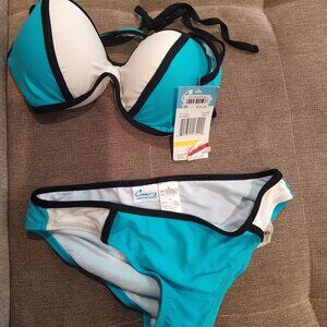 California Waves top and bottom swimwear size medium never worn